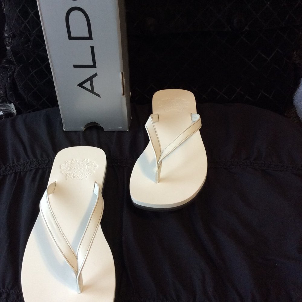 Bran New Aldo Mens spring fashion white Morille sandals 9.5 size 42D